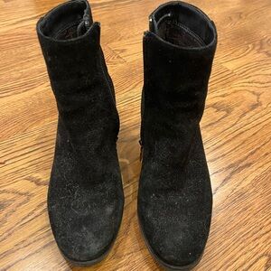 Brand new Blondo Suede booties